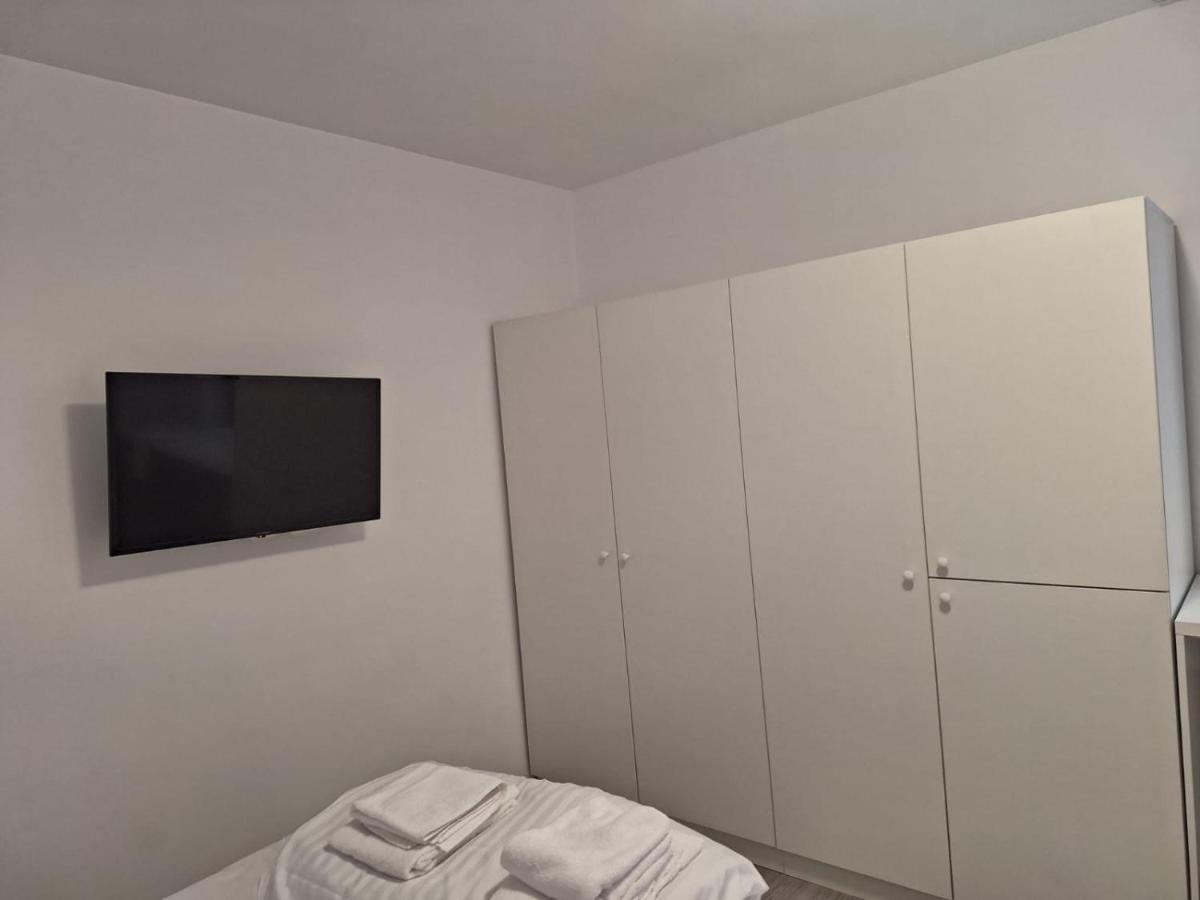 The Continental Studios Bucharest Luaran gambar
